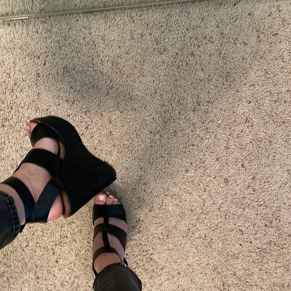 Size 6.5 Steve Madden wedges - Picture 9 of 10